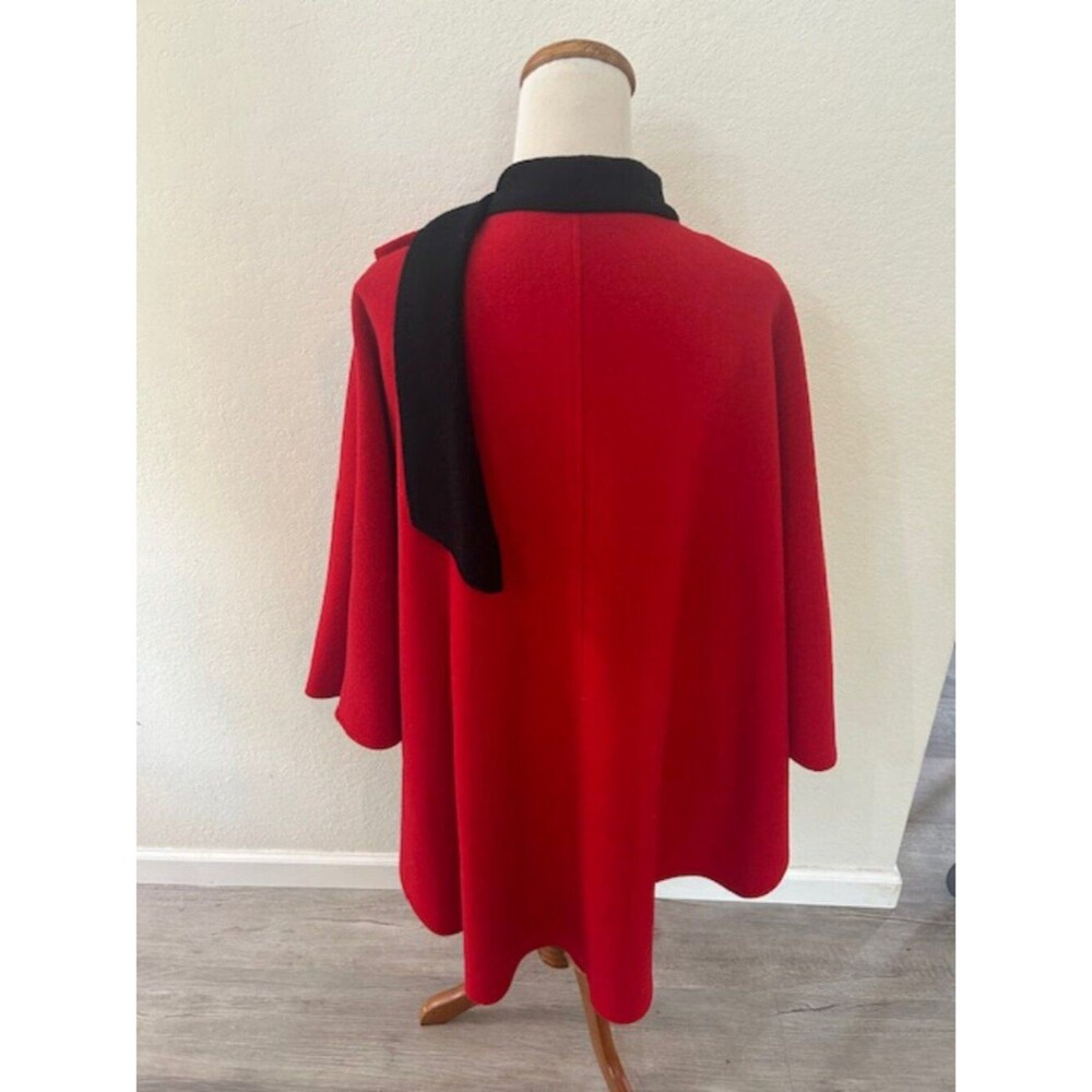Red Wool Cape - Picture 4 of 5